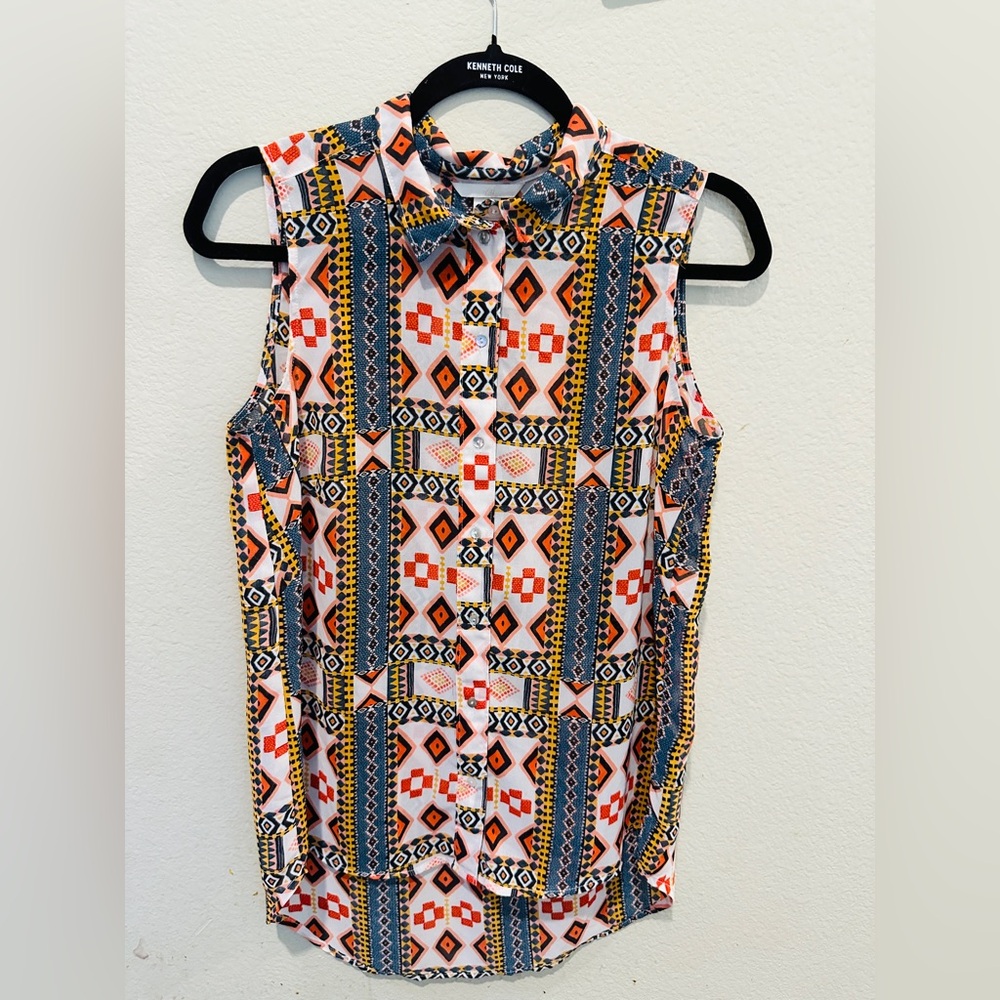 NWOT H&M’s women’s Aztec print high-low sleeveless button down blouse in size 6
